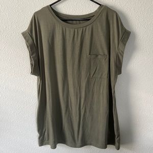 Women’s shirt sleeve tunic top